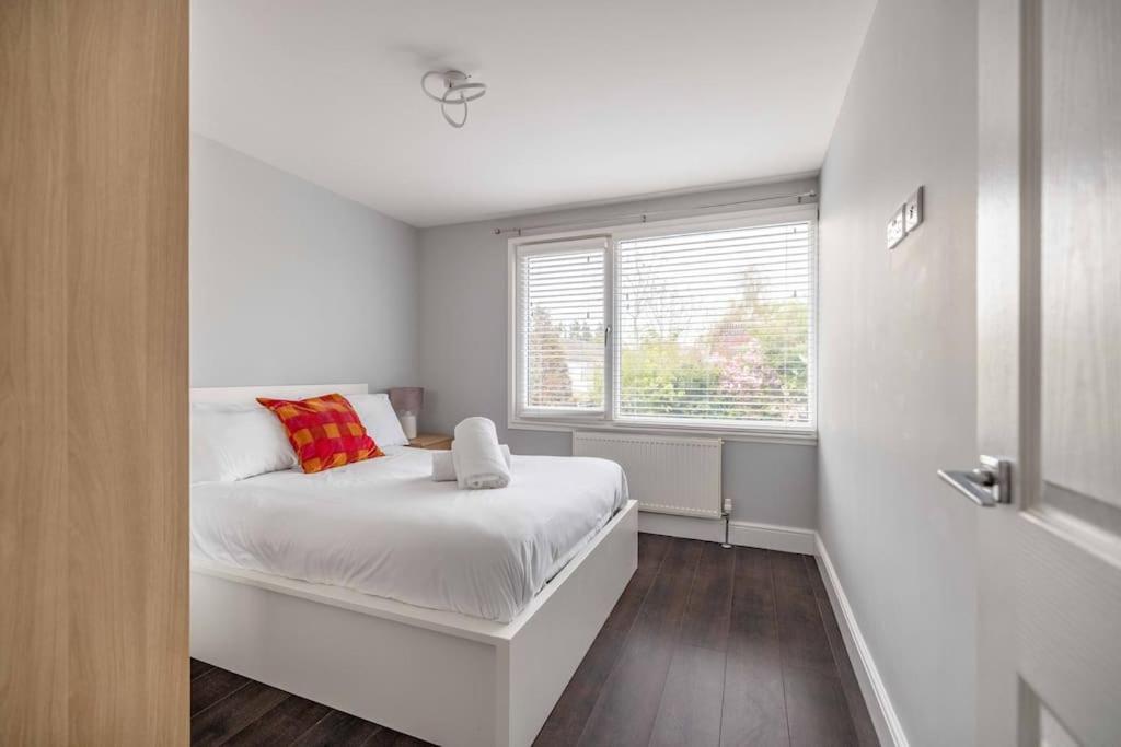 Central Windsor, 5 Mins To Legoland, Driveway Экстерьер фото