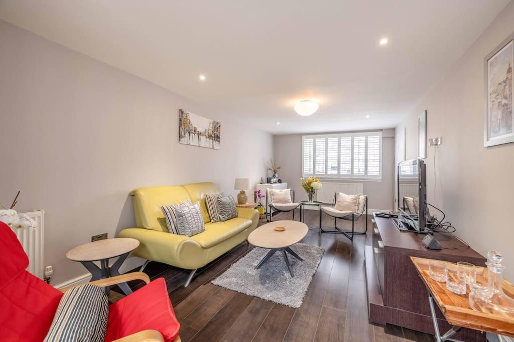 Central Windsor, 5 Mins To Legoland, Driveway Экстерьер фото